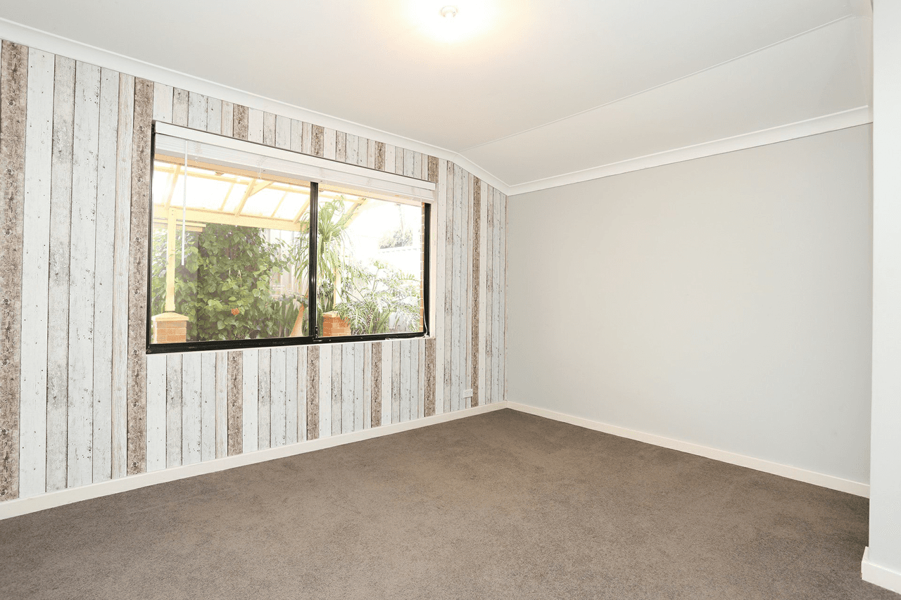 33 Sherlock Rise, CARRAMAR, WA 6031