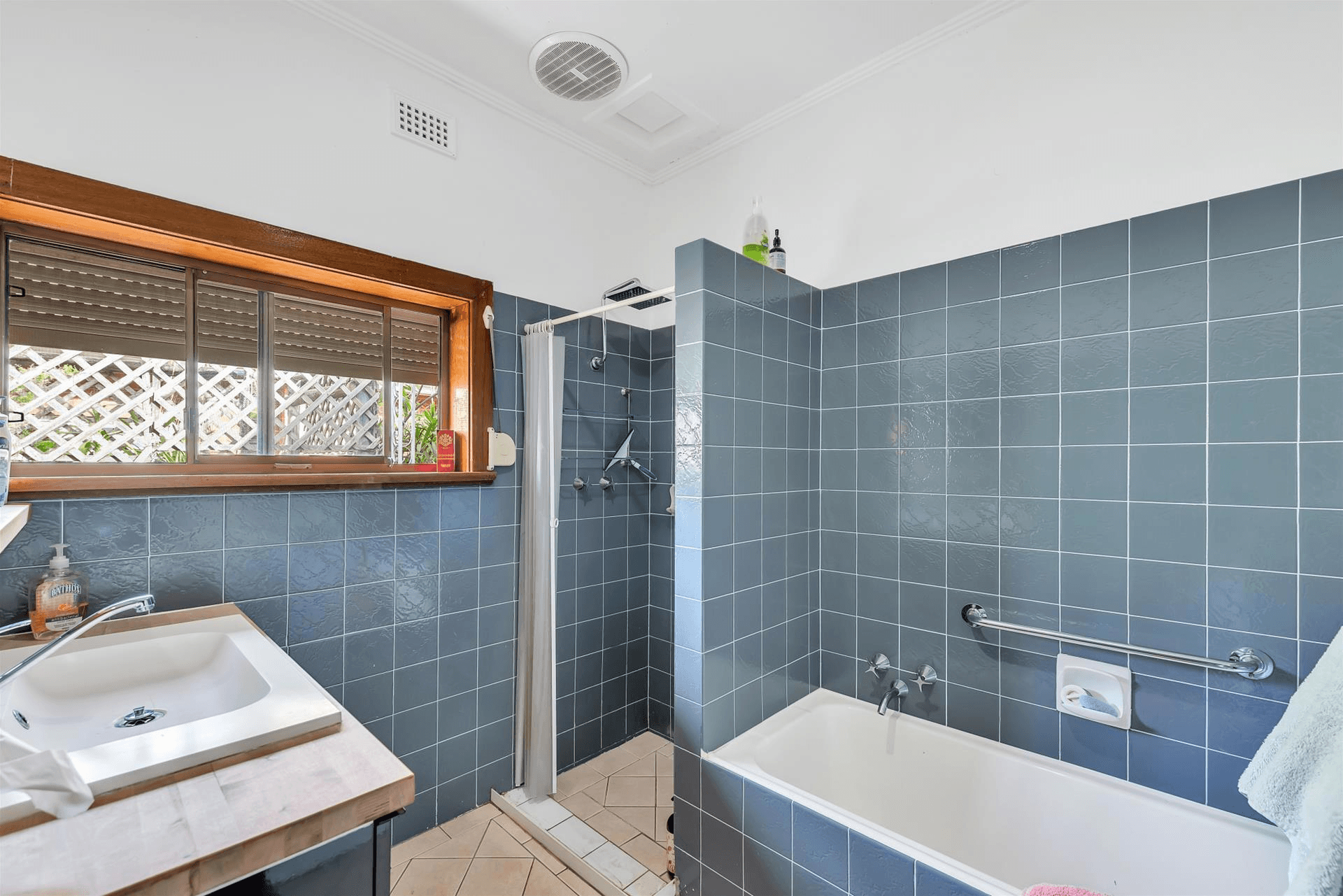 43 Wattlebury Road, Lower Mitcham, SA 5062