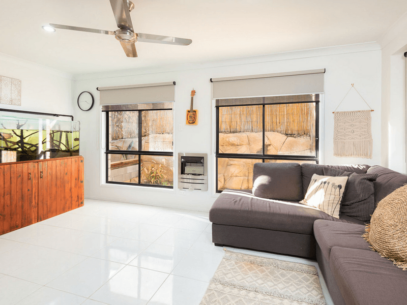 22 Pago Terrace, PACIFIC PINES, QLD 4211