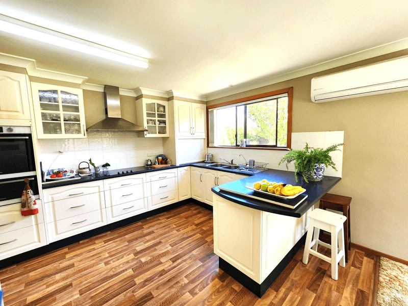 111 Rodgers Road, GLEN INNES, NSW 2370