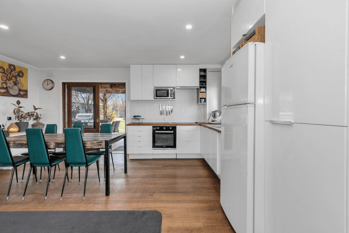 11 Cobbon Crescent, Jindabyne, NSW 2627