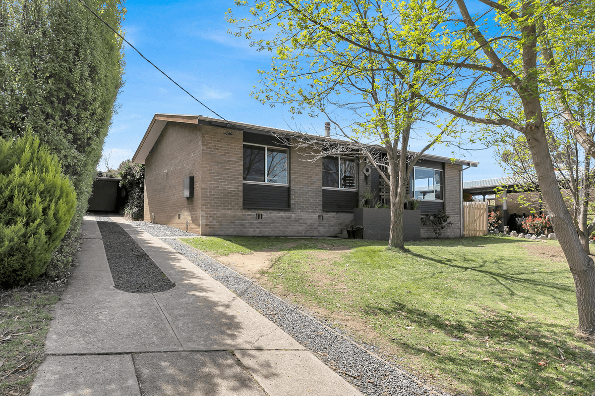 11 Cobbon Crescent, Jindabyne, NSW 2627