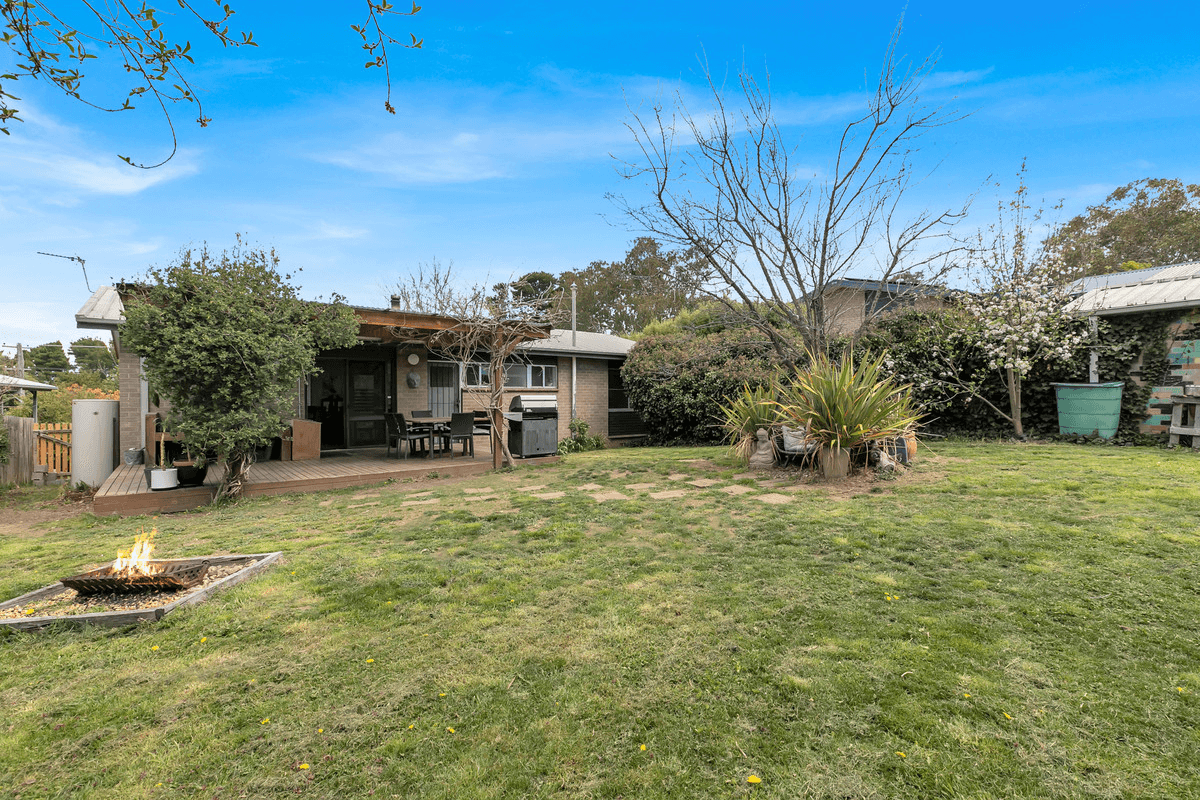 11 Cobbon Crescent, Jindabyne, NSW 2627