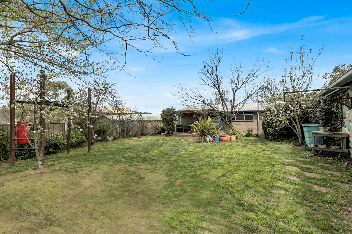 11 Cobbon Crescent, Jindabyne, NSW 2627