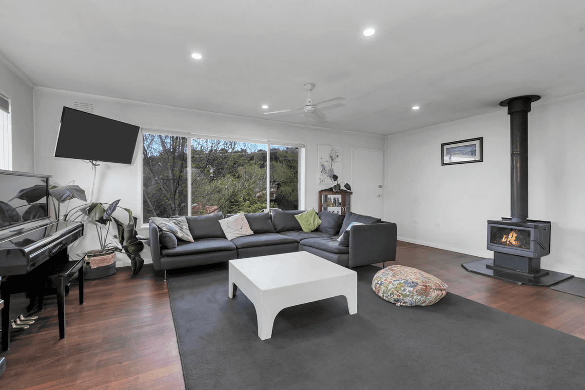 11 Cobbon Crescent, Jindabyne, NSW 2627