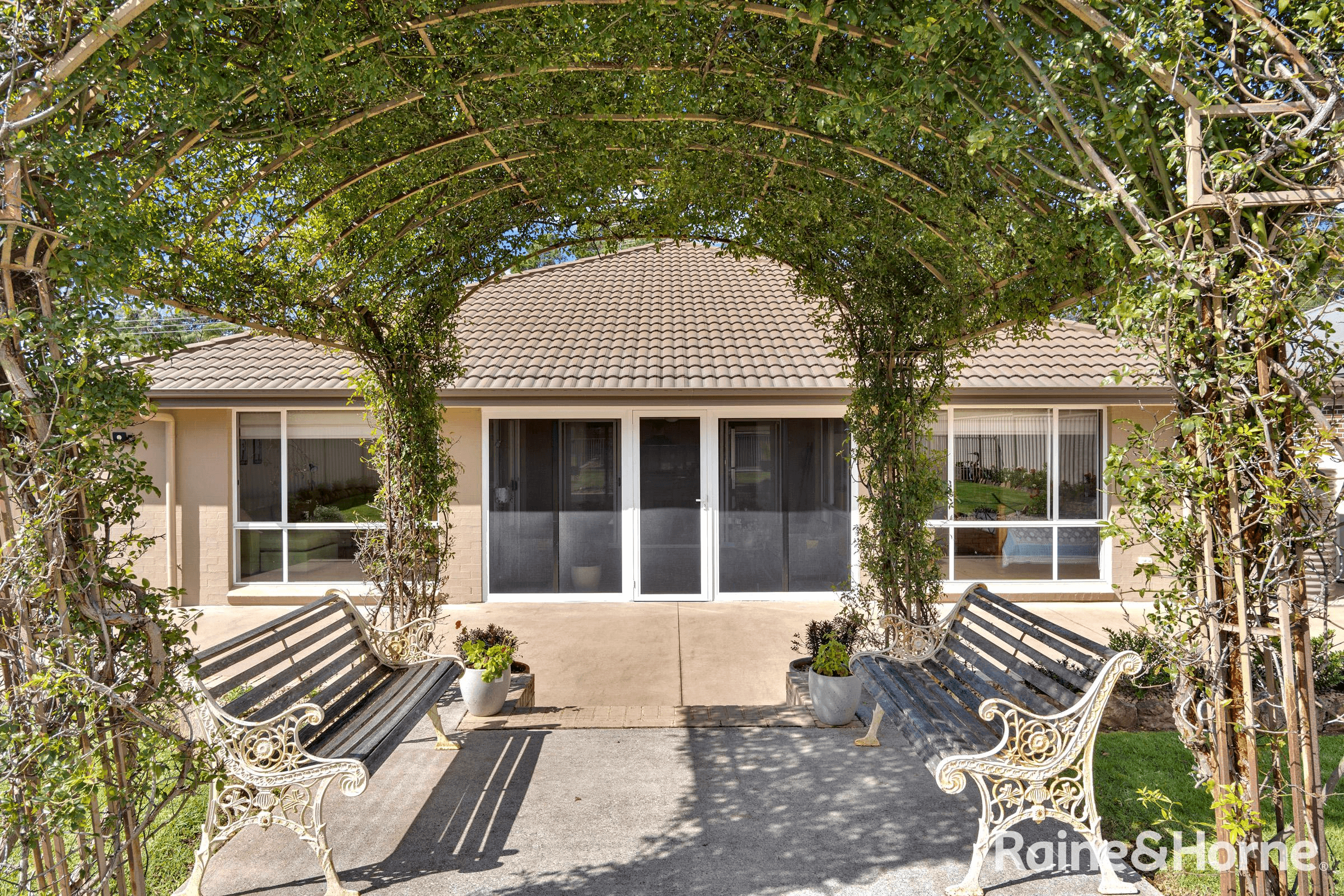 6 Railway Terrace, WILLOW VALE, NSW 2575