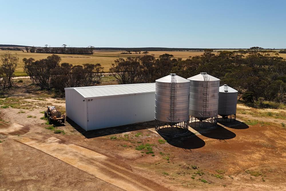 3279 Calzoni Road, Hyden, WA 6359