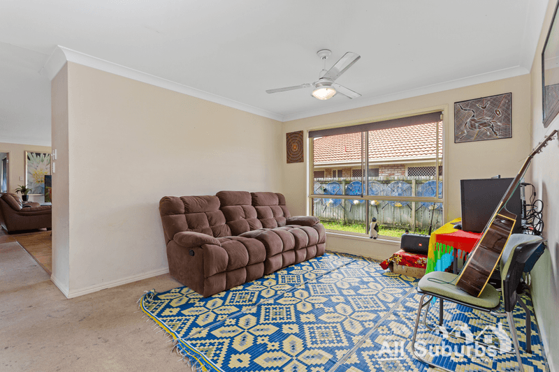 18 Clayton Court, CRESTMEAD, QLD 4132