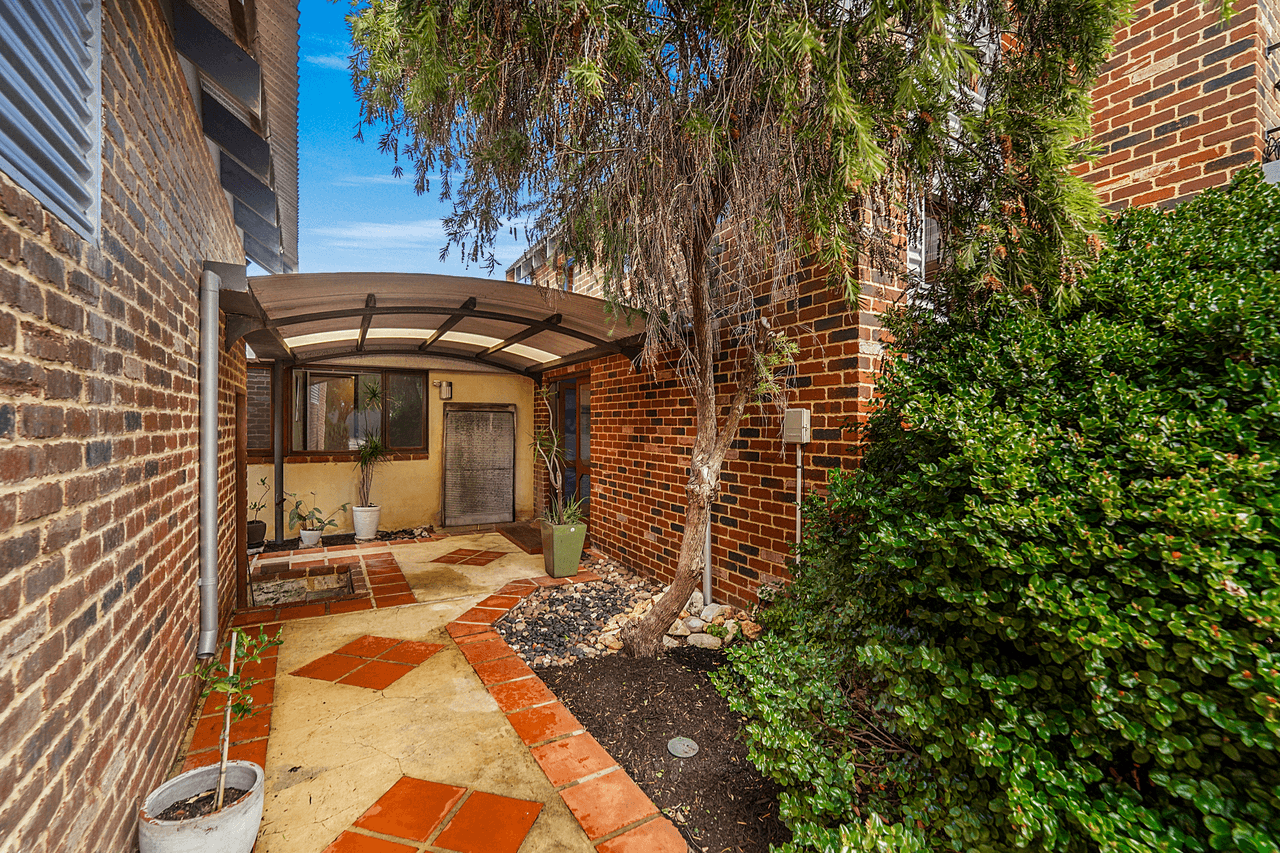 28A Oleander Way, KALLAROO, WA 6025