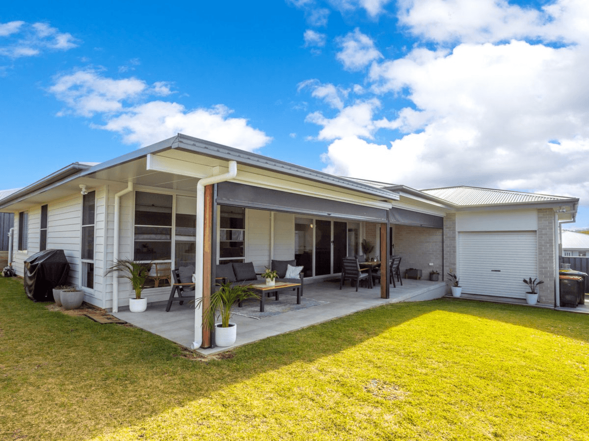 6 Auvergne Way, OLD BAR, NSW 2430