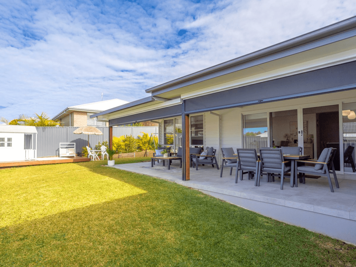 6 Auvergne Way, OLD BAR, NSW 2430