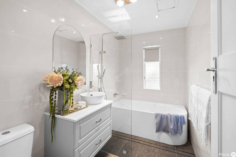 6 Carranya Street, Camp Hill, QLD 4152