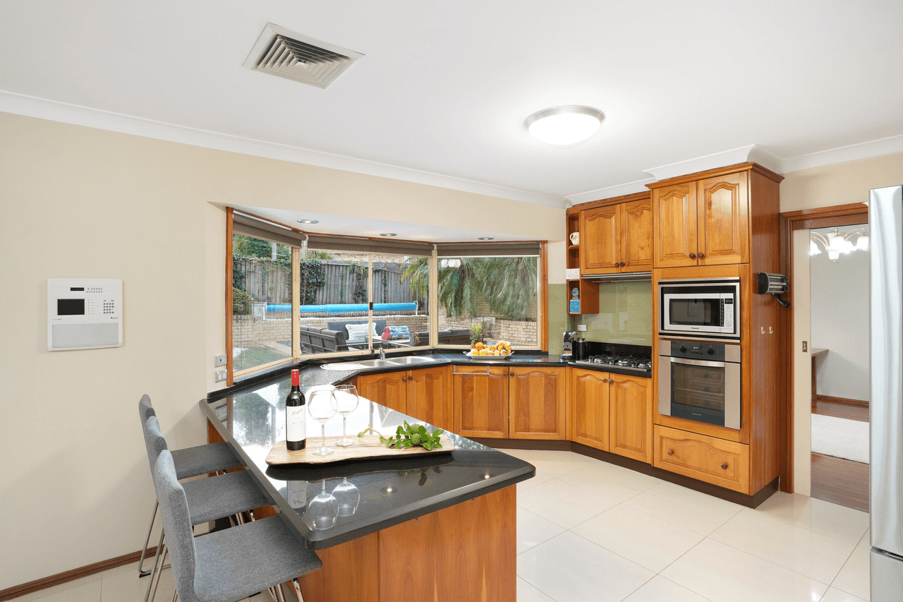 27 Strathalbyn Drive, Oatlands, NSW 2117