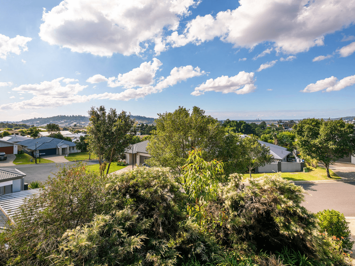 3 Elkins Street, Pacific Pines, QLD 4211