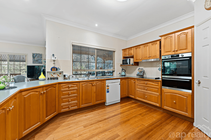 10 Griffith Court, Forest Lake, QLD 4078