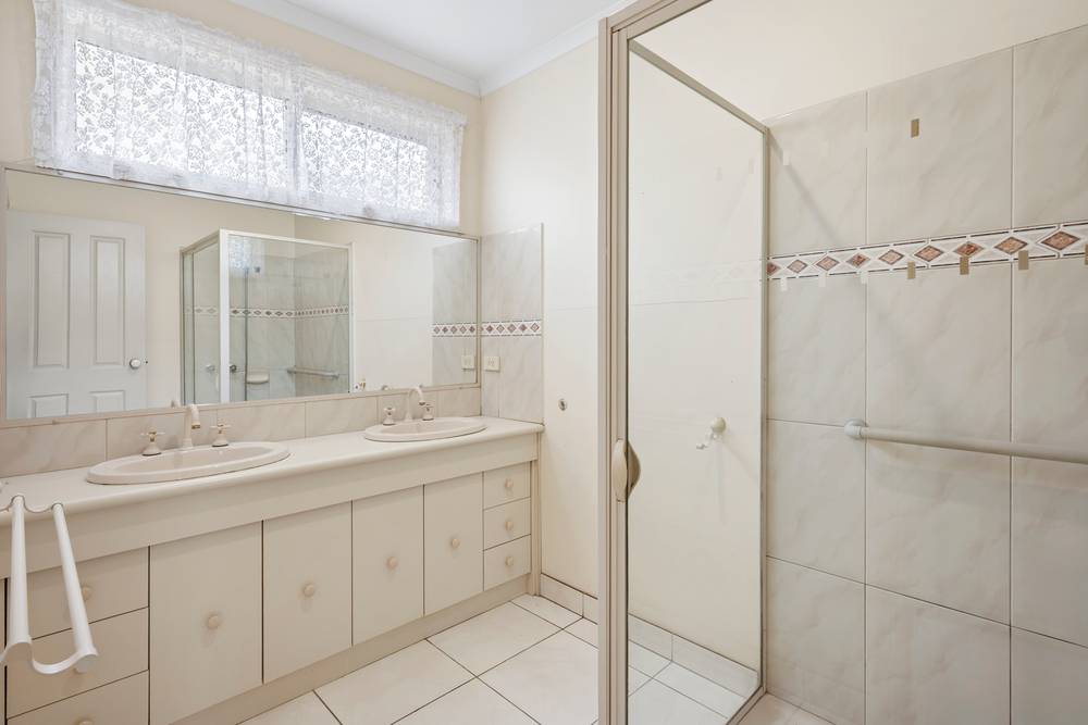 1/16 Vines Road, Hamlyn Heights, VIC 3215