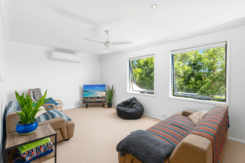 8 Ajax Court, CURRUMBIN WATERS, QLD 4223