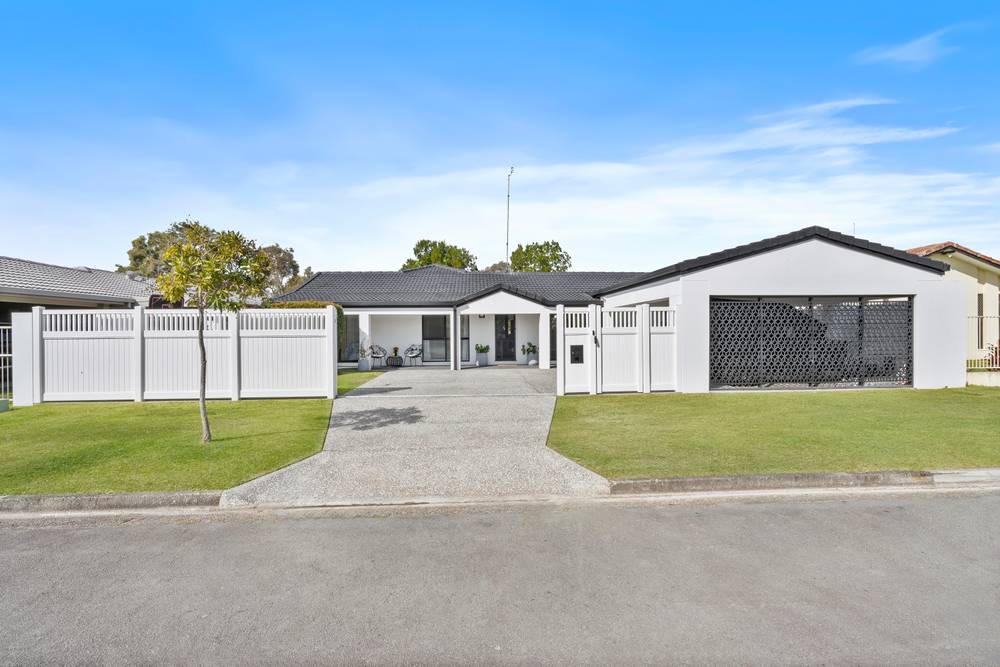 26 Collins Crescent, BENOWA, QLD 4217