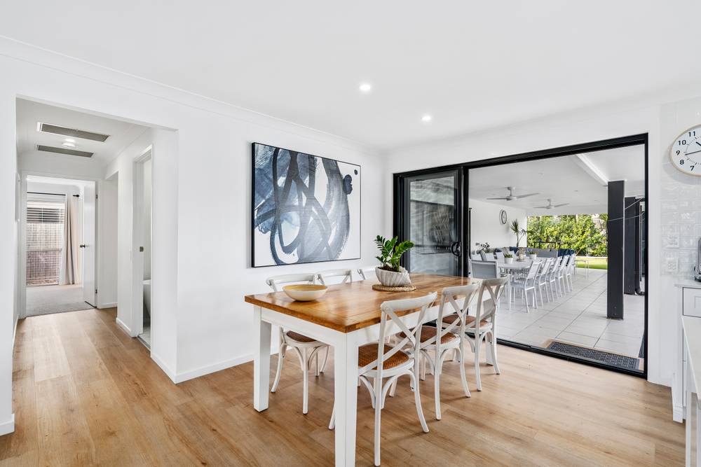 26 Collins Crescent, BENOWA, QLD 4217