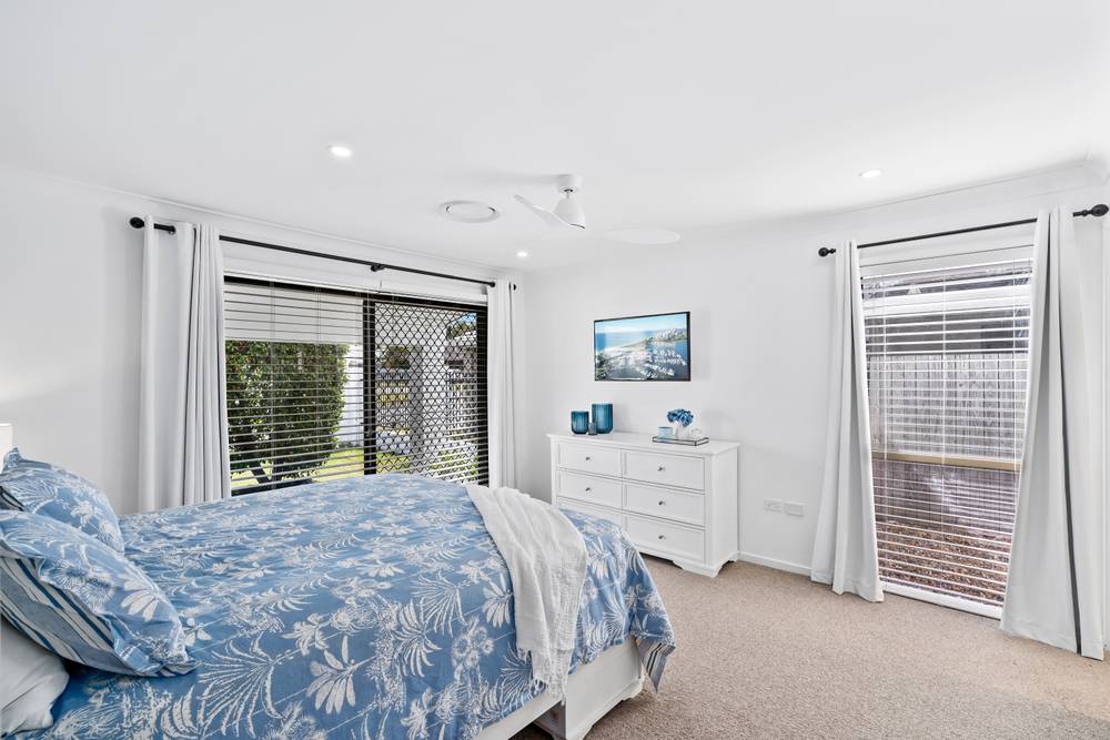 26 Collins Crescent, BENOWA, QLD 4217