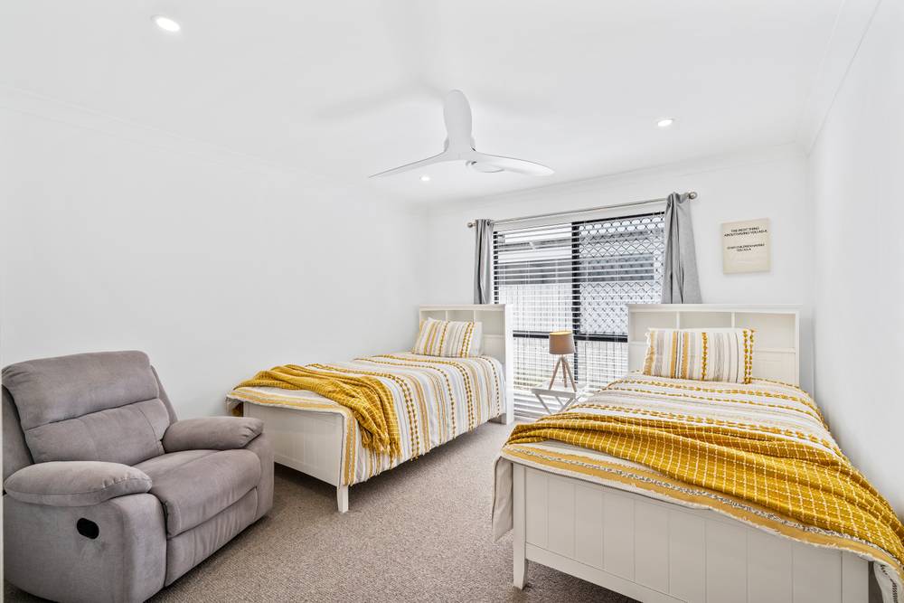 26 Collins Crescent, BENOWA, QLD 4217
