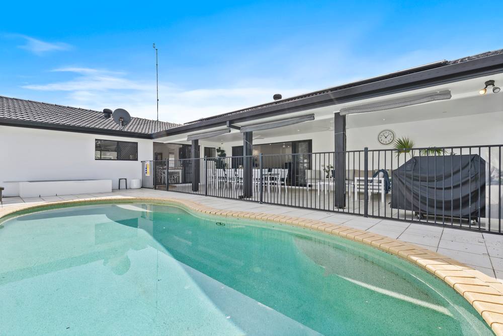 26 Collins Crescent, BENOWA, QLD 4217