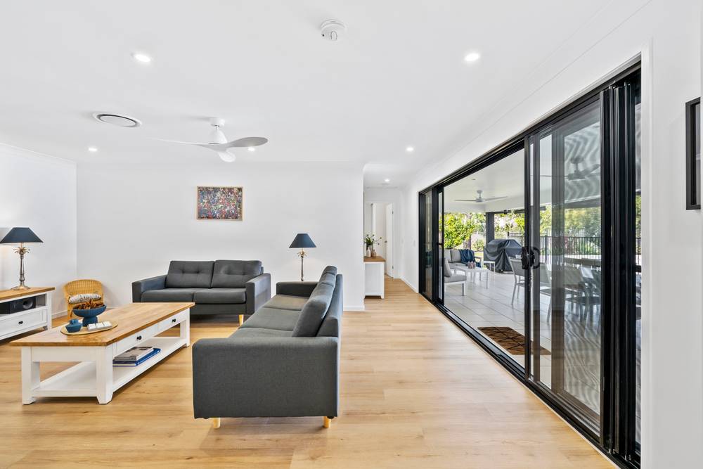 26 Collins Crescent, BENOWA, QLD 4217