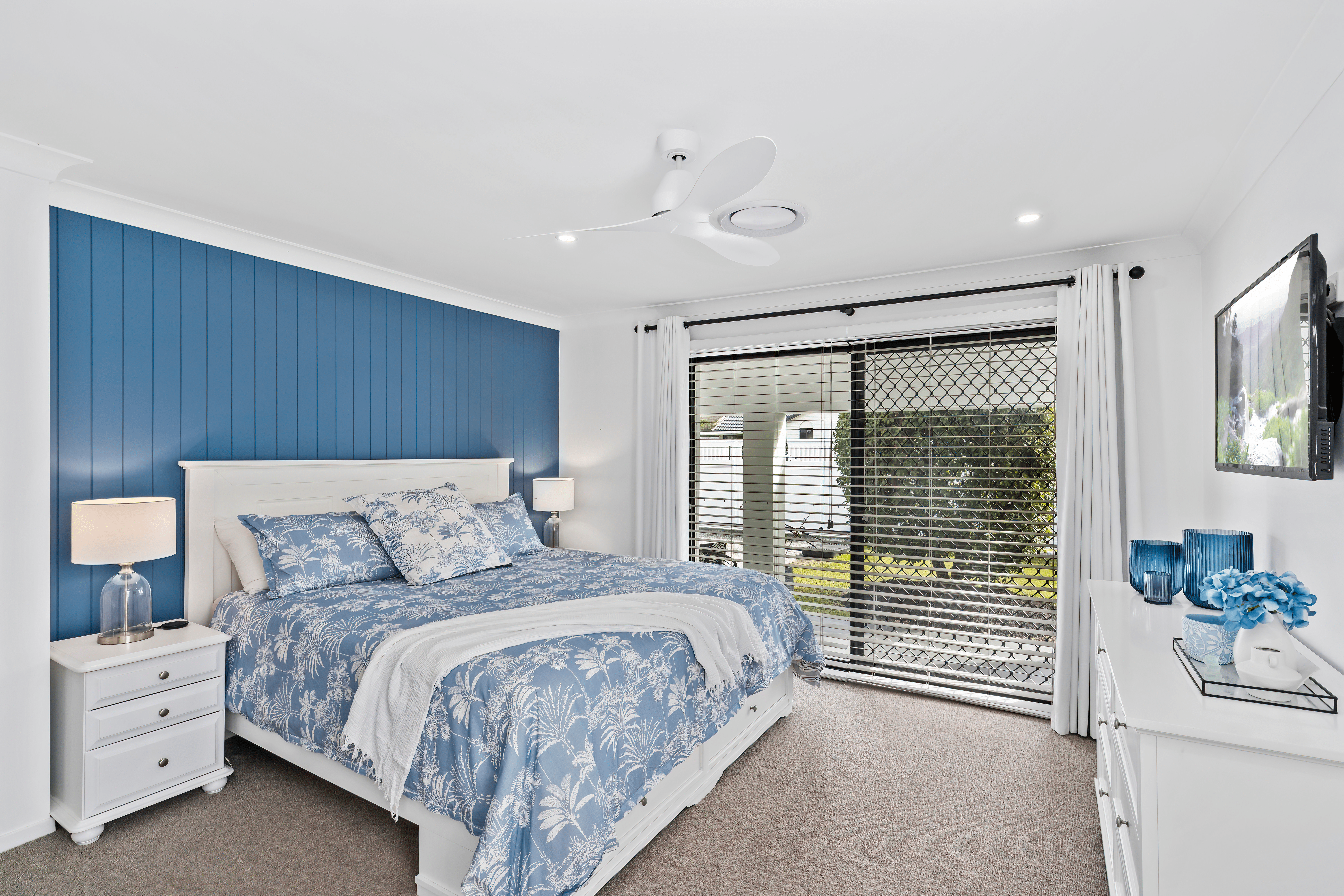 26 Collins Crescent, BENOWA, QLD 4217