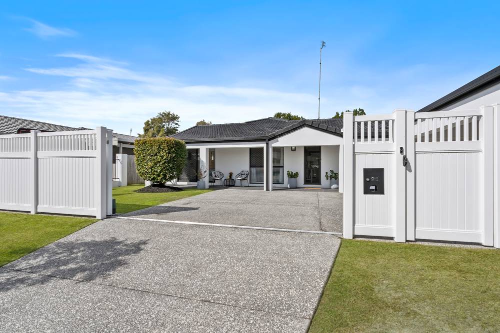 26 Collins Crescent, BENOWA, QLD 4217
