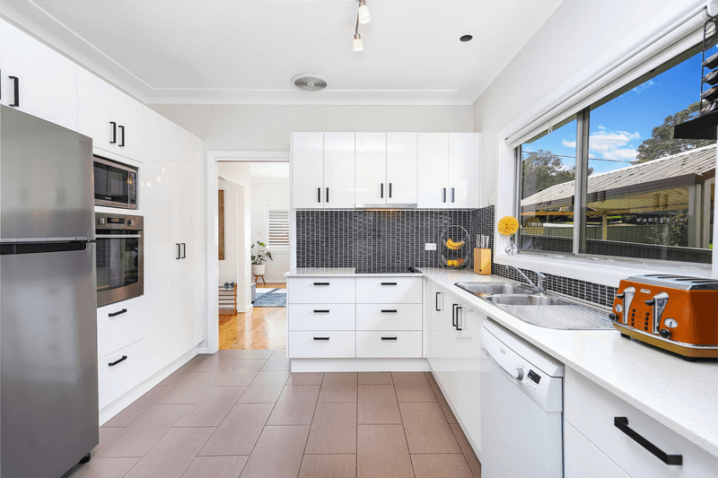 4 Bromfield Avenue, Toongabbie, NSW 2146