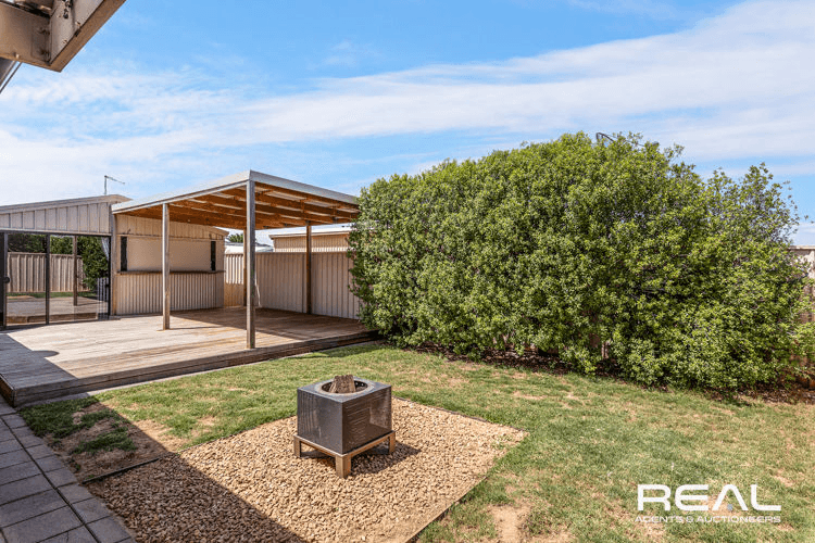 12 Lucy Drive, MUNNO PARA WEST, SA 5115