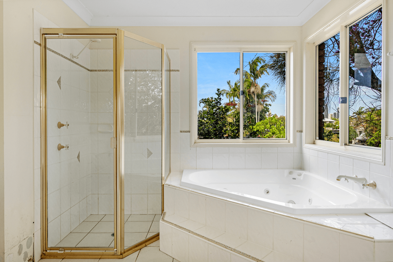 170 Monaco Street, BROADBEACH WATERS, QLD 4218