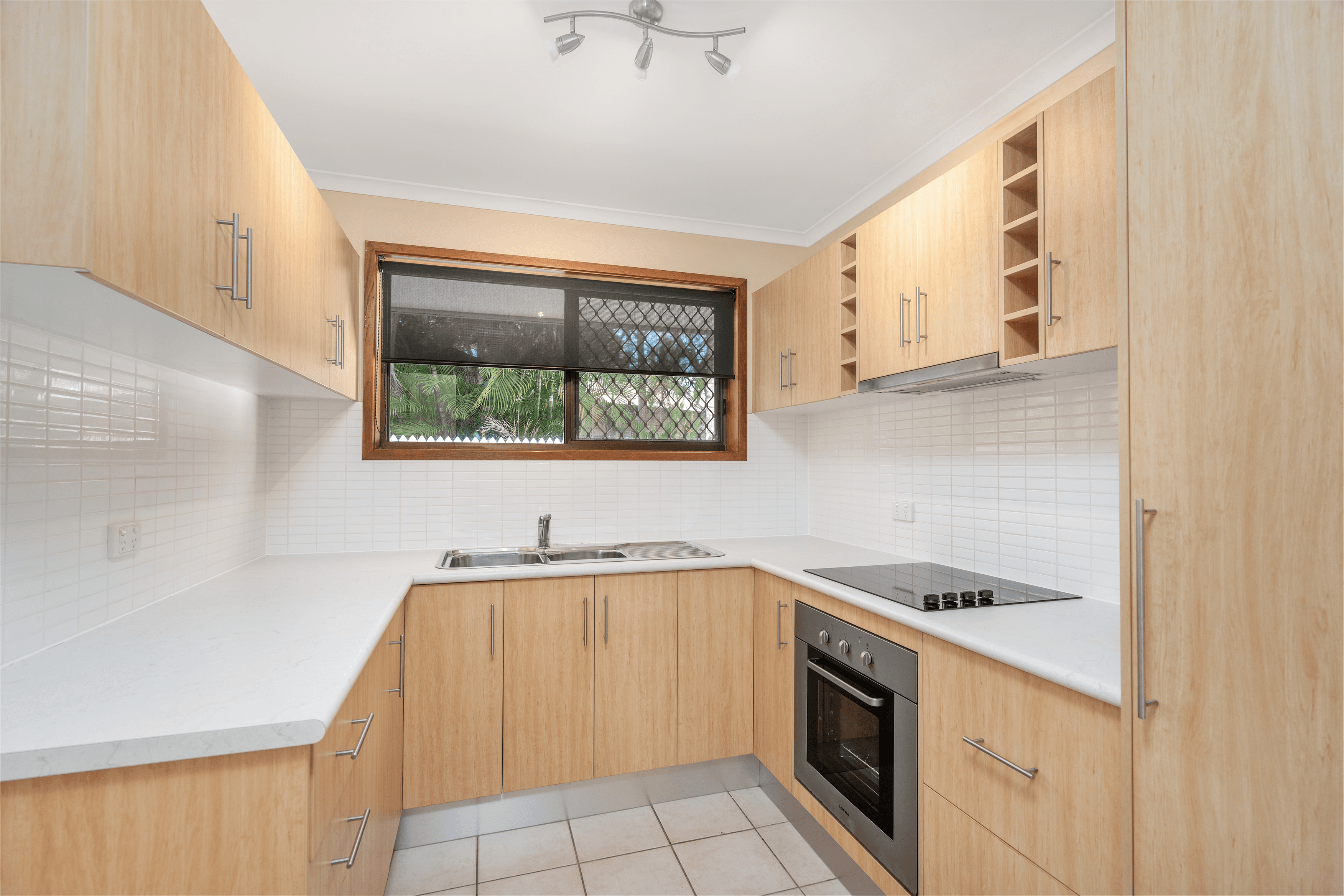 1/5 Briggs Close, WHITFIELD, QLD 4870