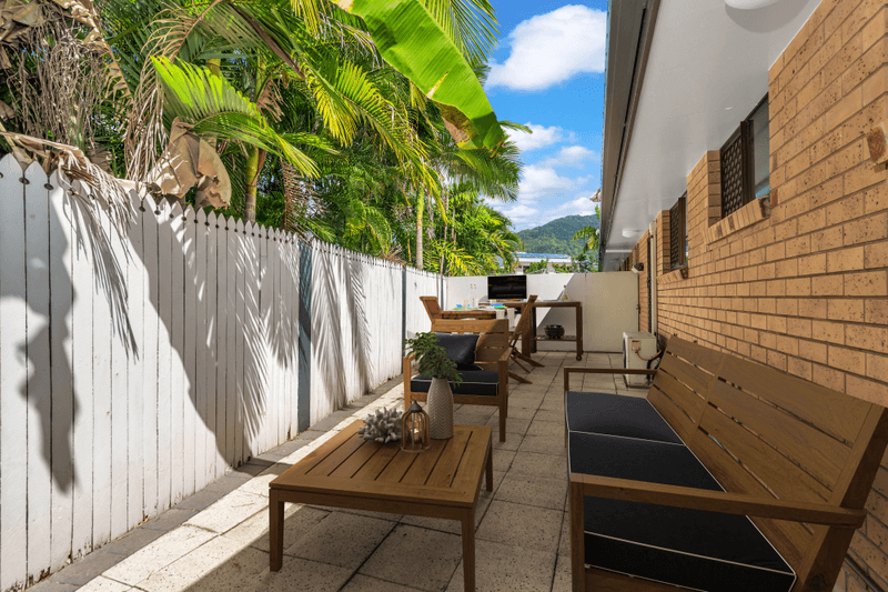 1/5 Briggs Close, WHITFIELD, QLD 4870