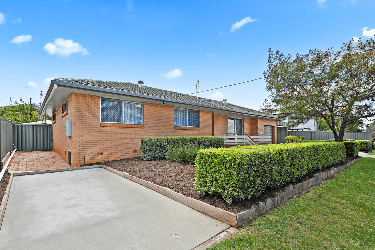 27 Mott Crescent, ROCKVILLE, QLD 4350