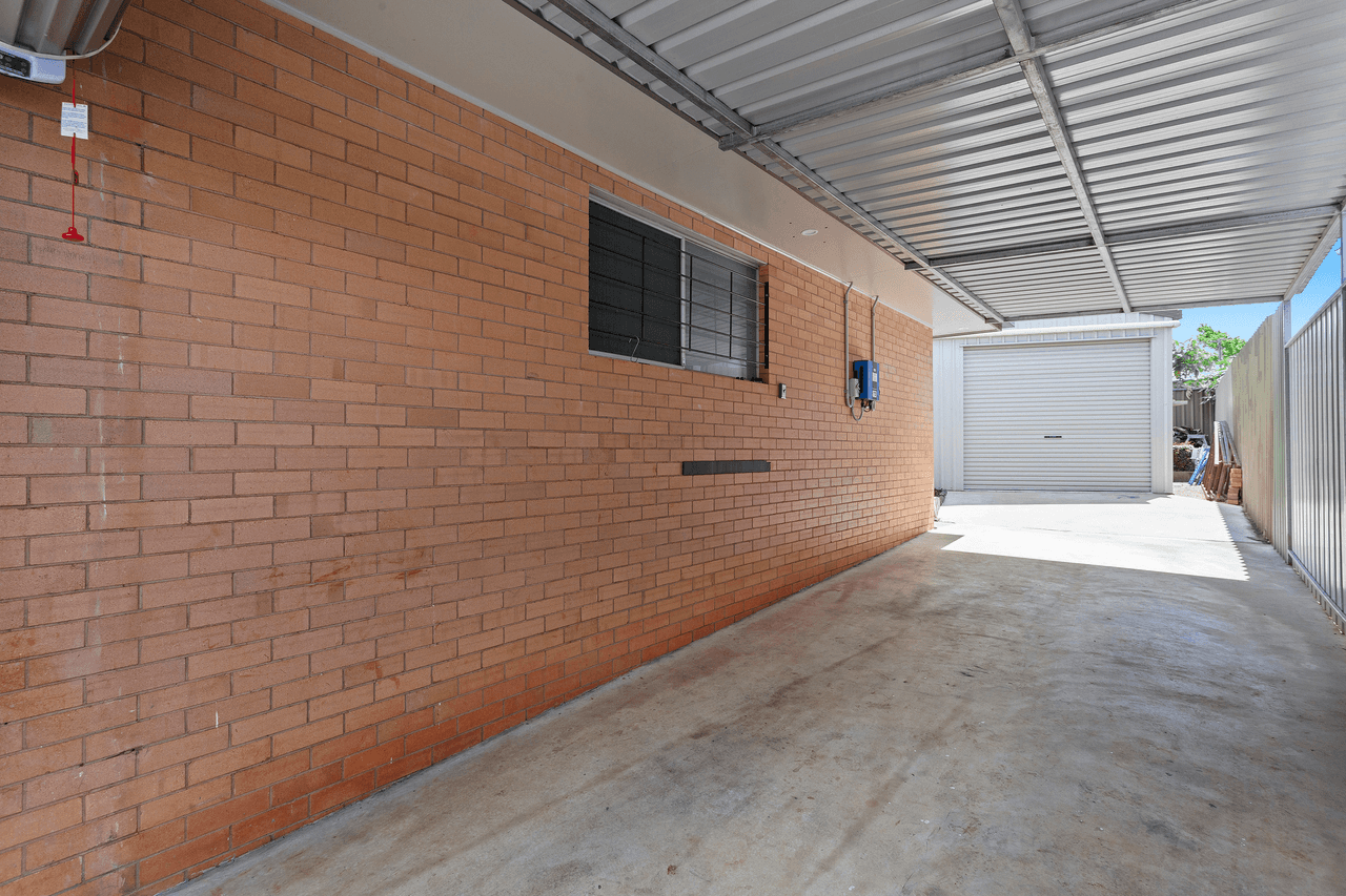 27 Mott Crescent, ROCKVILLE, QLD 4350