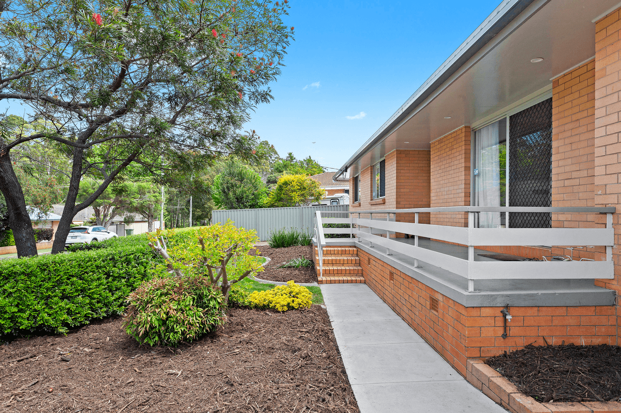 27 Mott Crescent, ROCKVILLE, QLD 4350