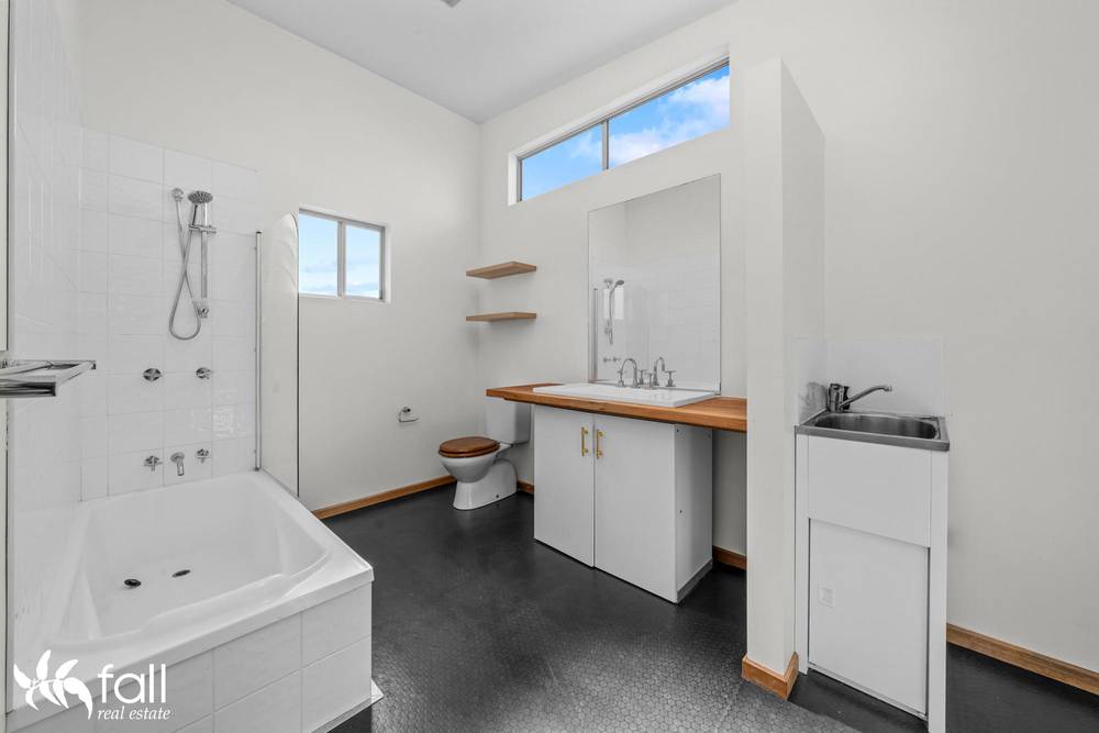 11 Fifth Avenue, DODGES FERRY, TAS 7173