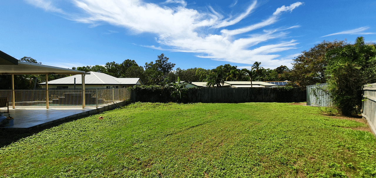 4 Luke Crescent, BUSHLAND BEACH, QLD 4818