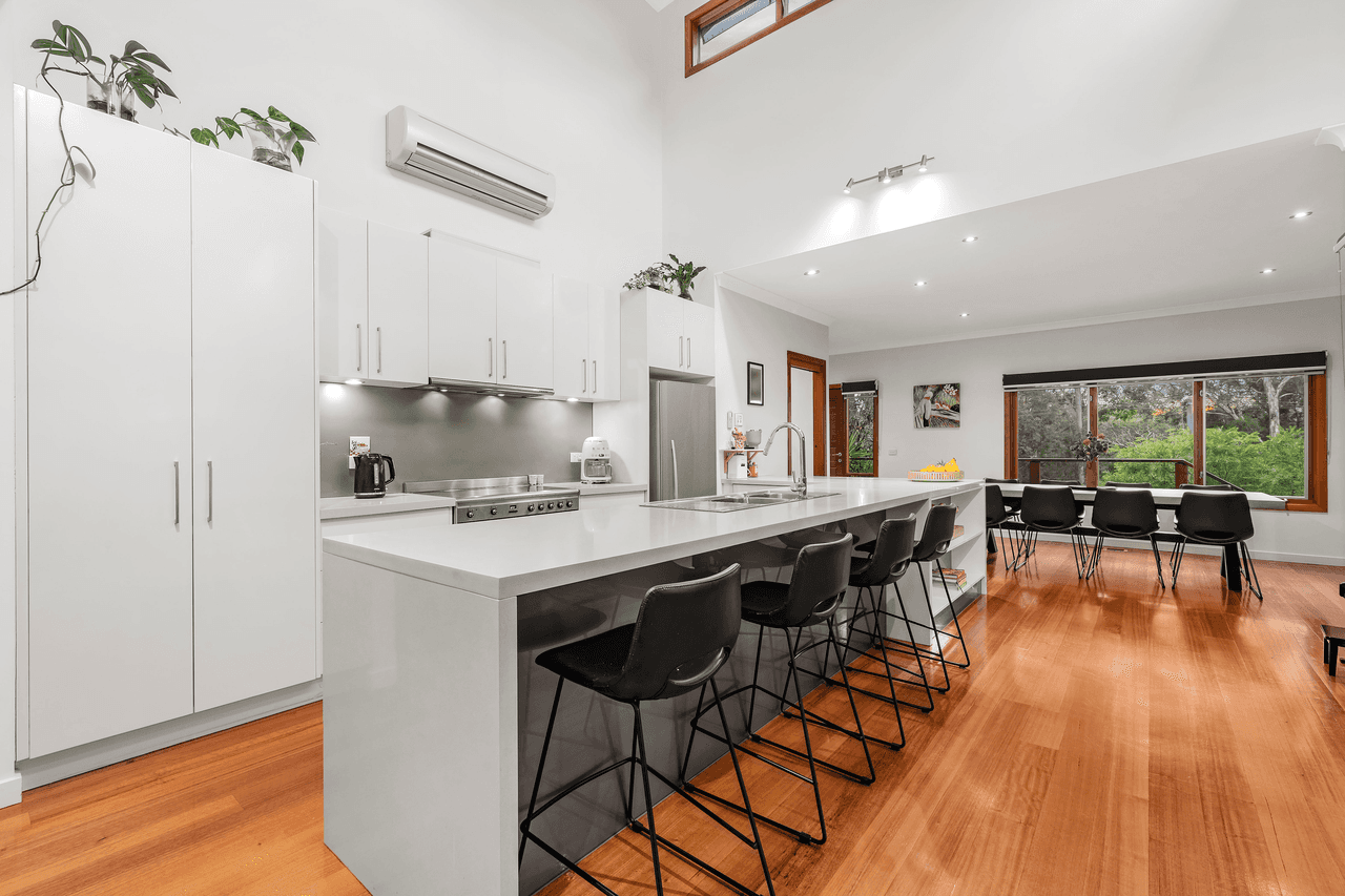 42 Curtain Road, HURSTBRIDGE, VIC 3099