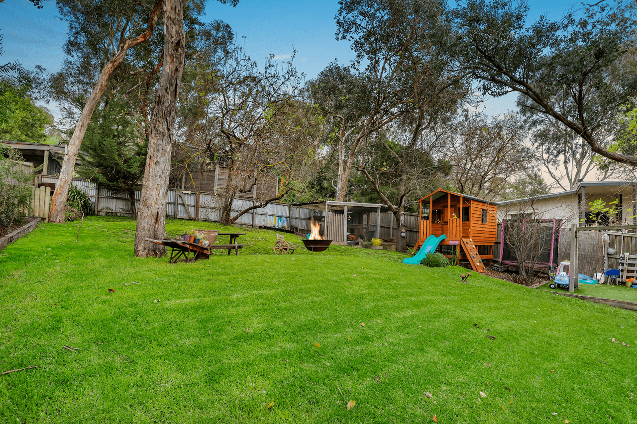 42 Curtain Road, HURSTBRIDGE, VIC 3099