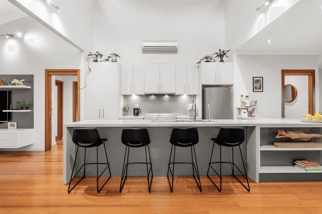 42 Curtain Road, HURSTBRIDGE, VIC 3099