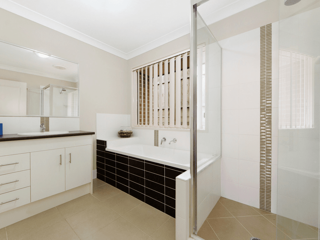 6 Brady Court, ORMEAU, QLD 4208