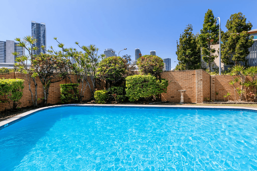 16/2 T E Peters Drive, BROADBEACH WATERS, QLD 4218