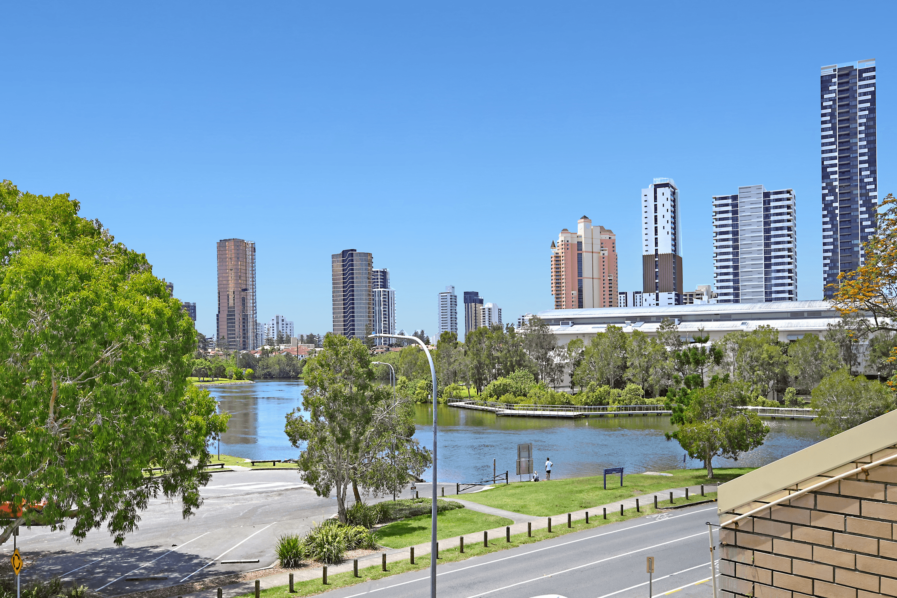 16/2 T E Peters Drive, BROADBEACH WATERS, QLD 4218