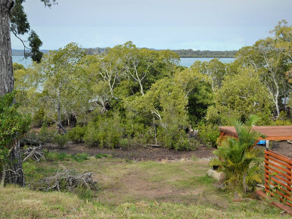 21 Blue Bay Crescent, MACLEAY ISLAND, QLD 4184
