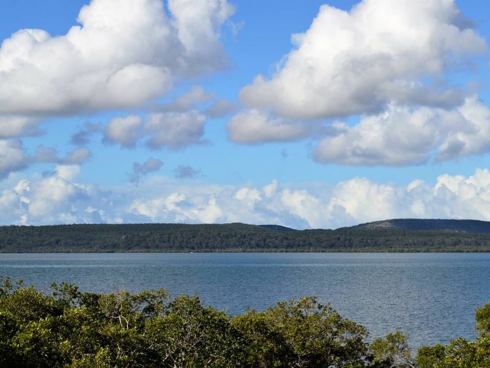 21 Blue Bay Crescent, MACLEAY ISLAND, QLD 4184