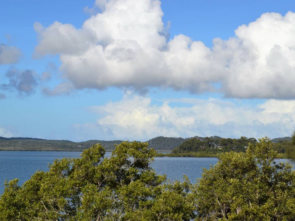 21 Blue Bay Crescent, MACLEAY ISLAND, QLD 4184