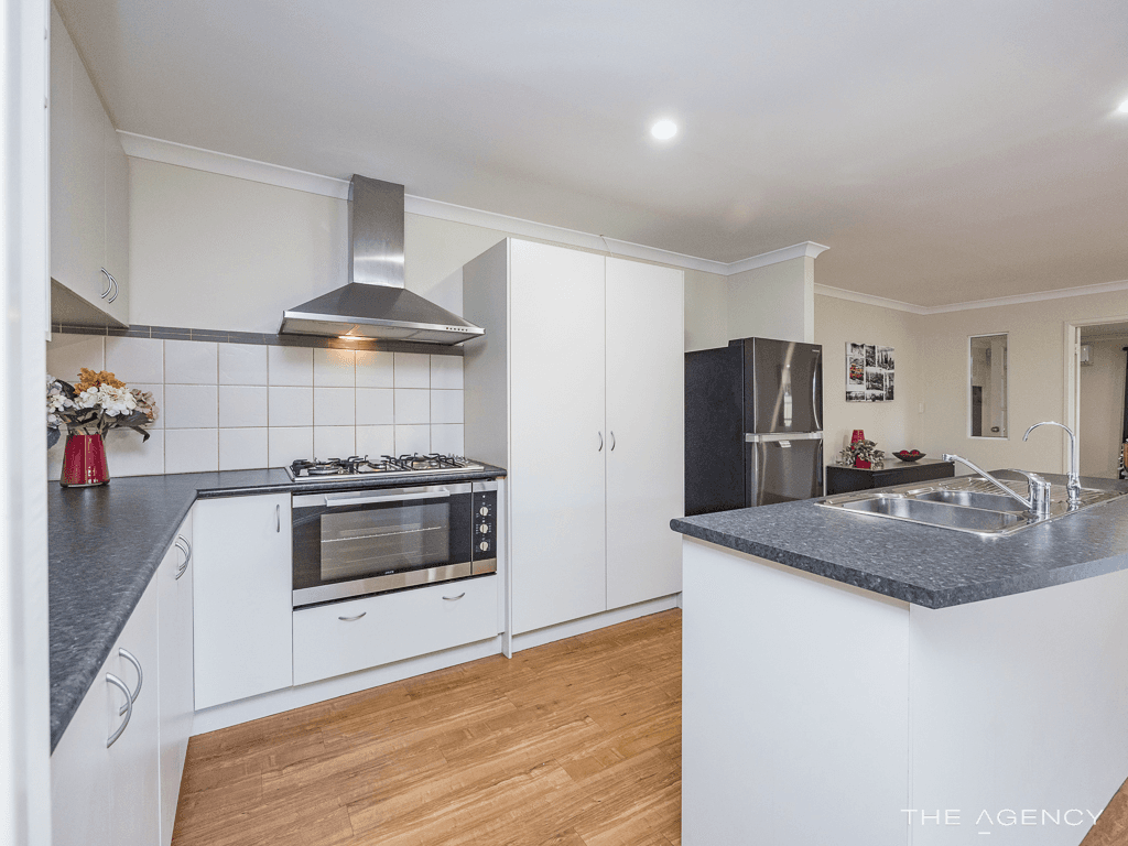 59 Lauderdale Ramble, Carramar, WA 6031