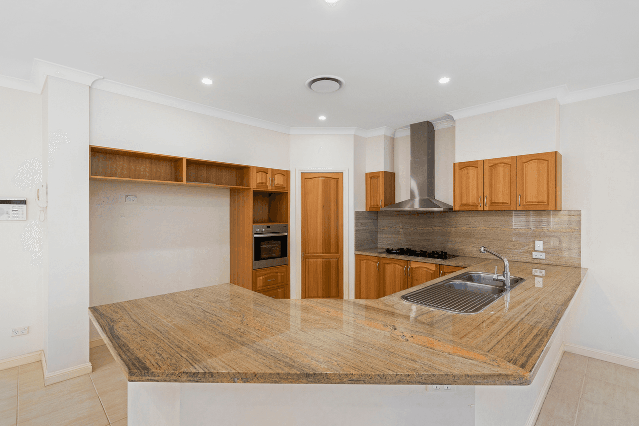 24/145 Palm Meadows Drive, CARRARA, QLD 4211